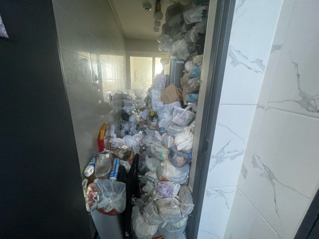 인천 연수구 쓰레기집 청소 시작 현관 전 사진